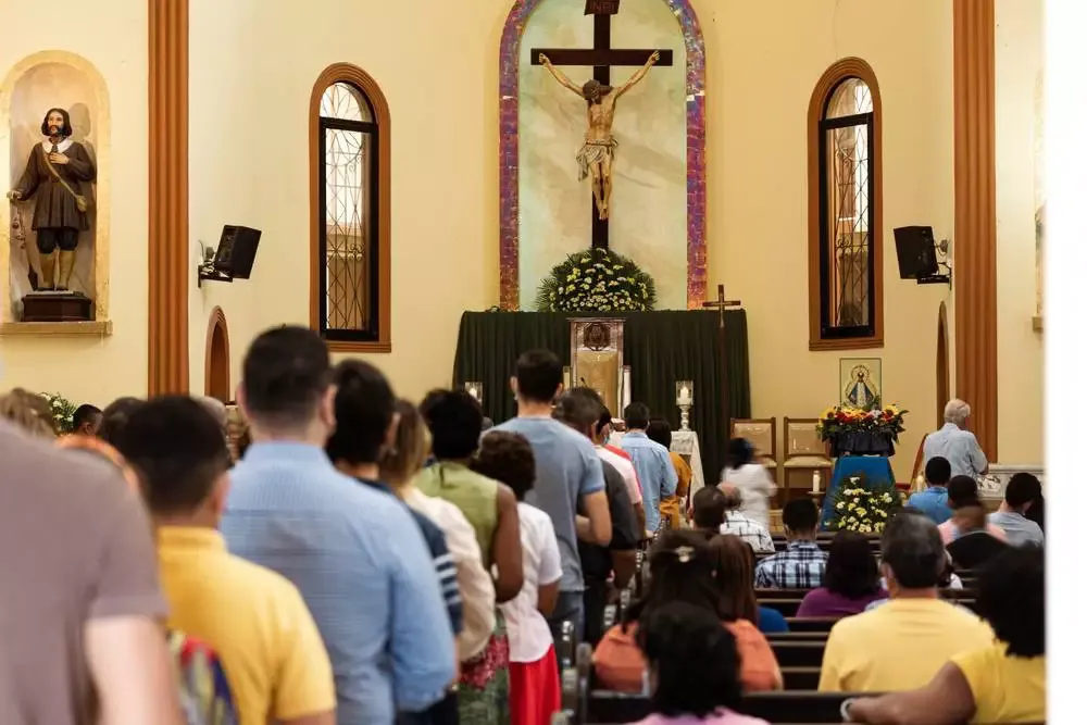 Censo do IBGE revela diversidade religiosa em Presidente Prudente com maioria Católica e crescimento Evangélico