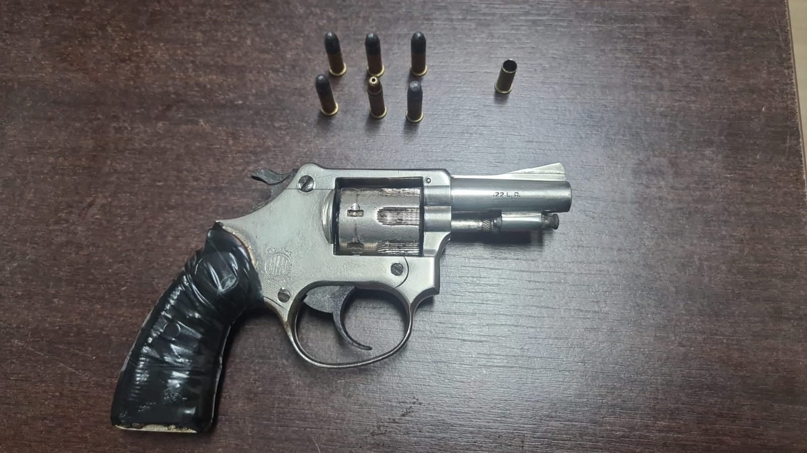 Homem é preso com arma de fogo após tentar fugir da polícia em Presidente Prudente