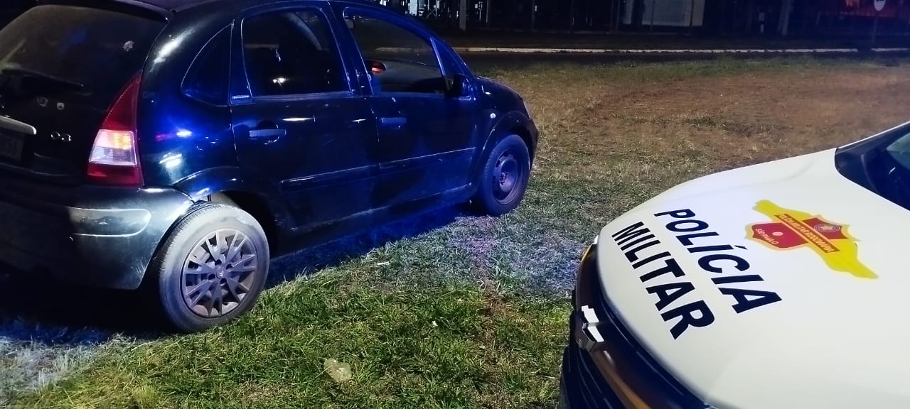 Abordagem da polícia revela veículo com queixa de furto