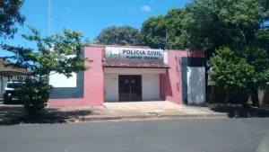 Homem é preso após atacar mulher com faca e copo