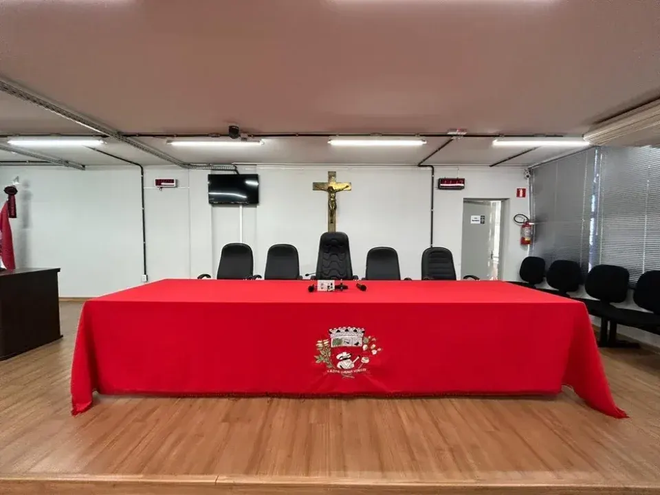 Após não atender, Izaque Silva finalmente é notificado pelas CPs
