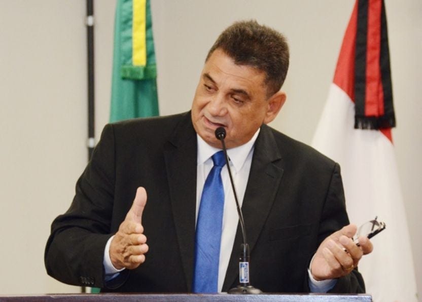 Izaque Silva se defende após aprovação de denúncia na Câmara