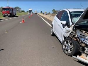 Acidente em Caiuá deixa condutora ferida na Raposo Tavares