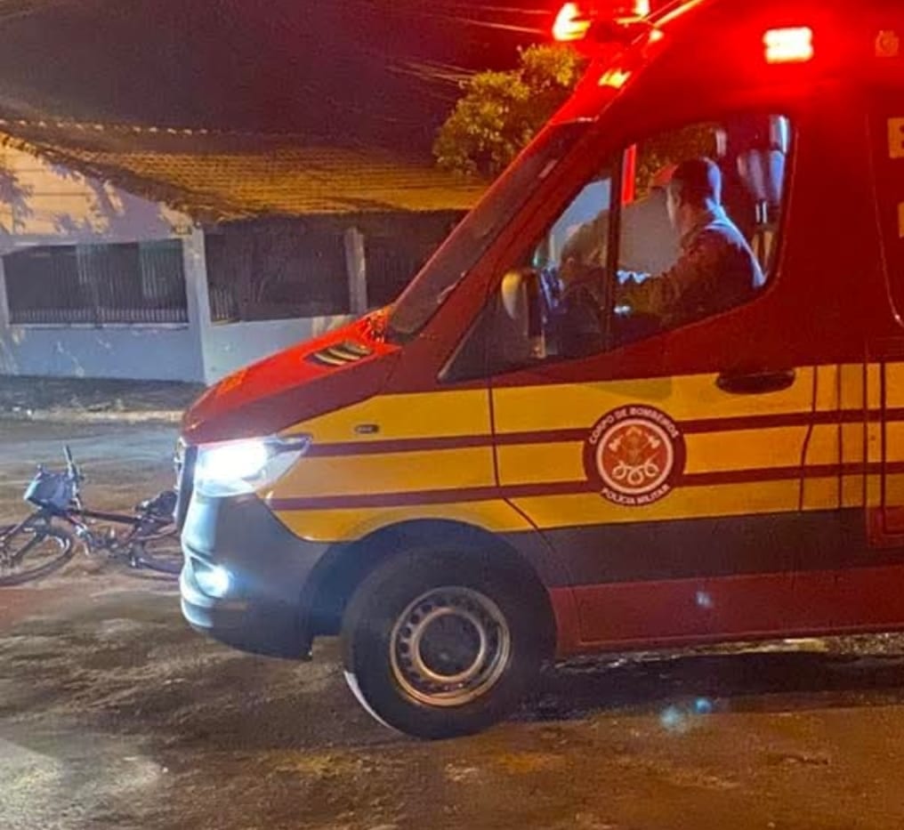 Ciclista é ferida em colisão; veículo teria ignorado preferencial