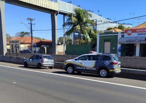 Criminosos armados levam cerca de 200 celulares na Raposo Tavares