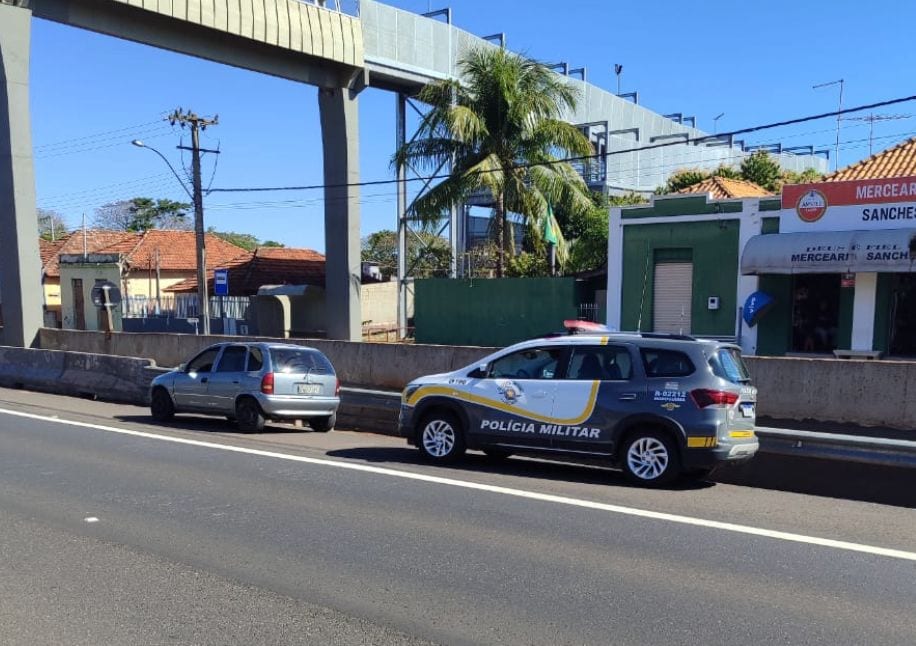 Criminosos armados levam cerca de 200 celulares na Raposo Tavares