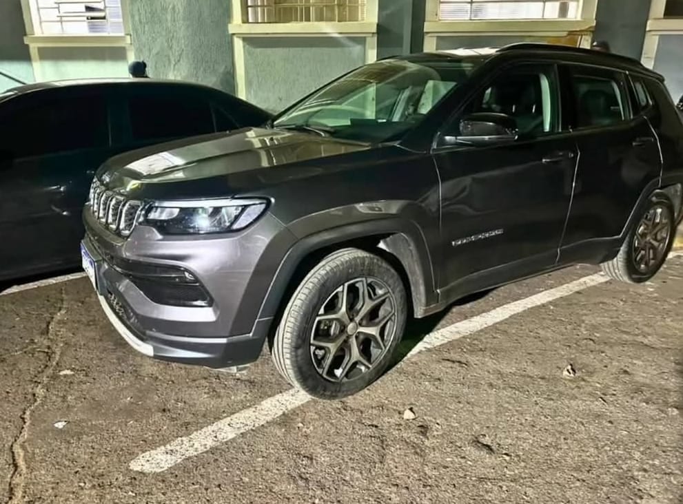 Polícia intercepta e recupera veículo furtado na Raposo Tavares