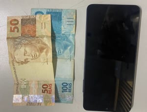 Homem é preso após furtar celular e dinheiro no HR