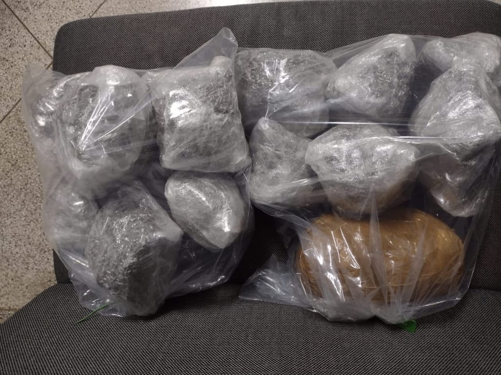Mulher é presa transportando 7,6 kg de Skunk em Prudente