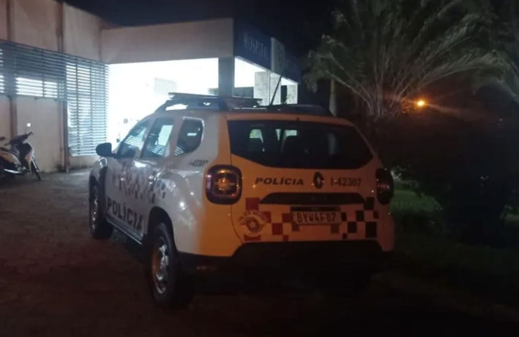 Motociclista embriagado é agredido por populares após atropelar mulher