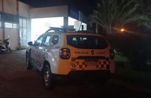 Motociclista embriagado é agredido por populares após atropelar mulher