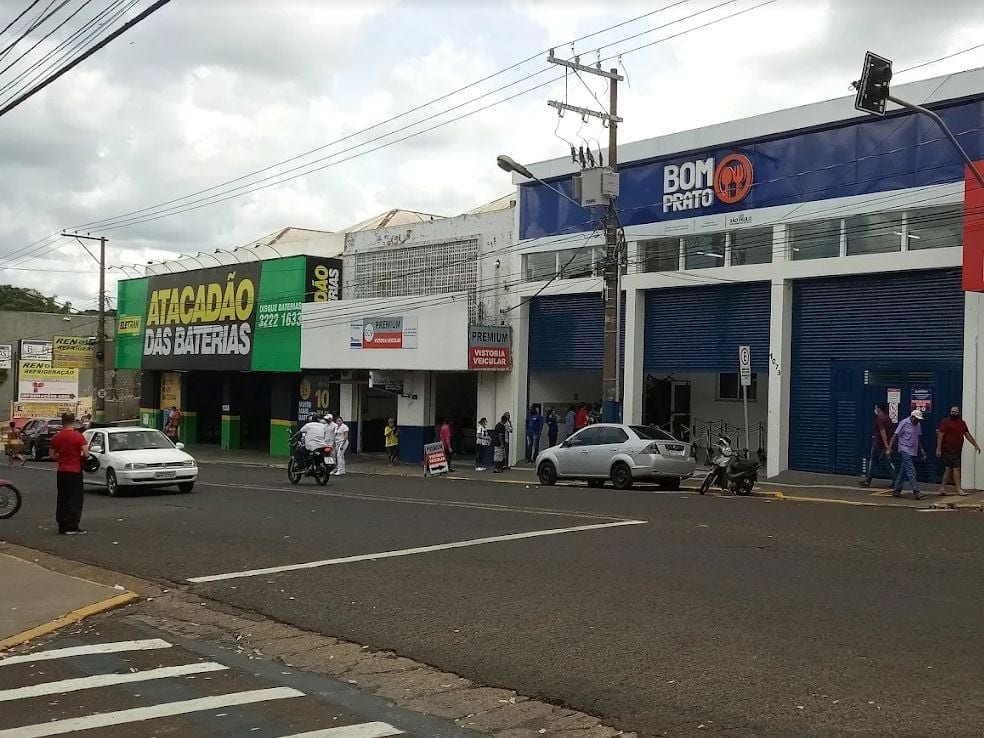 Idoso é atropelado de frente ao Bom Prato em Prudente