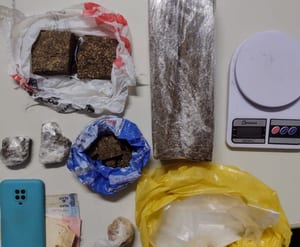 Briga de casal leva polícia a flagrante de tráfico
