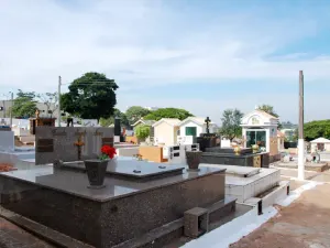 Homem em saidinha é preso após furtar vaso em cemitério