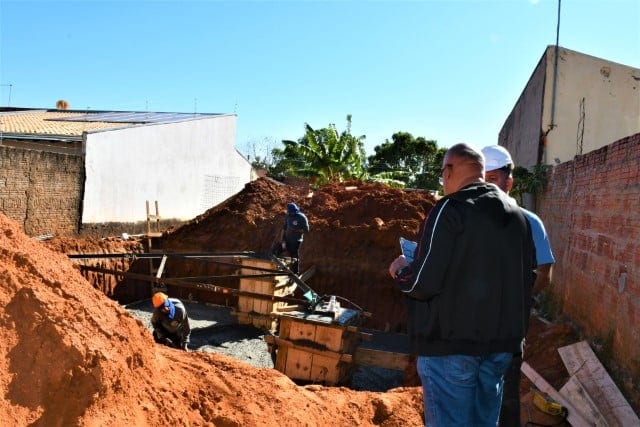 Seplan embarga e multa obra irregular de antena em Prudente