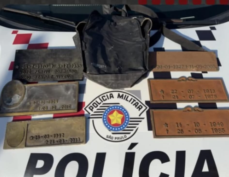 Homem é preso por furtar placas de bronze em cemitério