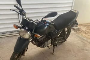 Jovem é preso após furtar motocicleta e colidir contra caminhão
