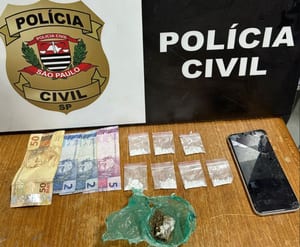 Polícia Civil apreende drogas e cumpre mandado em Pirapozinho
