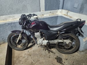 Jovem é preso por adulteração de placa de moto