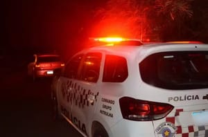 PM prende rapaz por ameaçar o pai e incendiar casa
