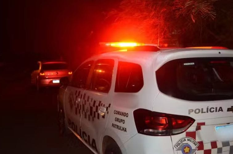 PM prende rapaz por ameaçar o pai e incendiar casa