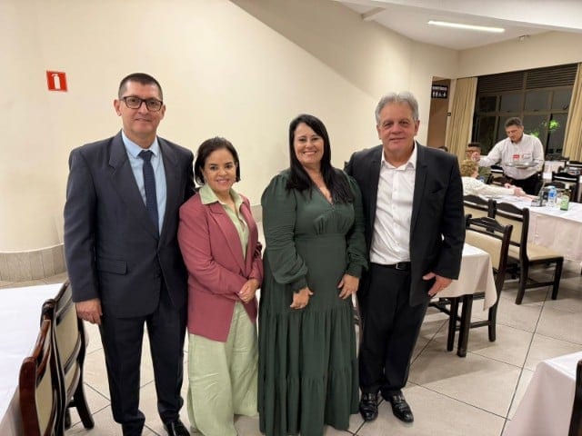 Mais de 100 anos de compromisso, servidores são homenageados