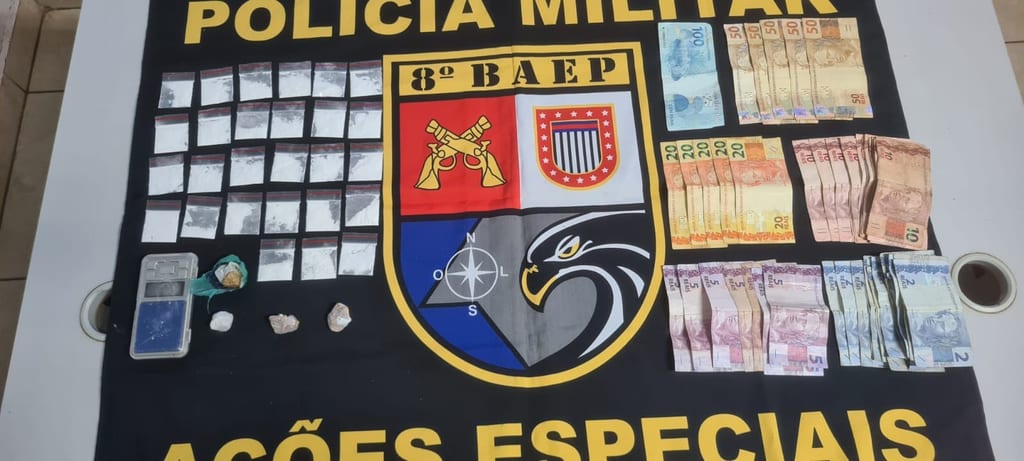 PM prende jovem de 20 anos com drogas e dinheiro