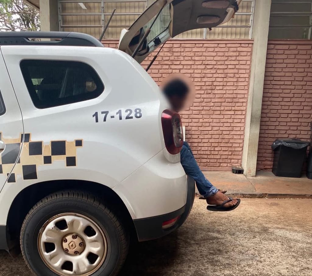 Ladrão é imobilizado com golpe de jiu-jitsu em Teodoro Sampaio