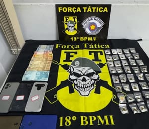 Três homens são presos por tráfico no Humberto Salvador
