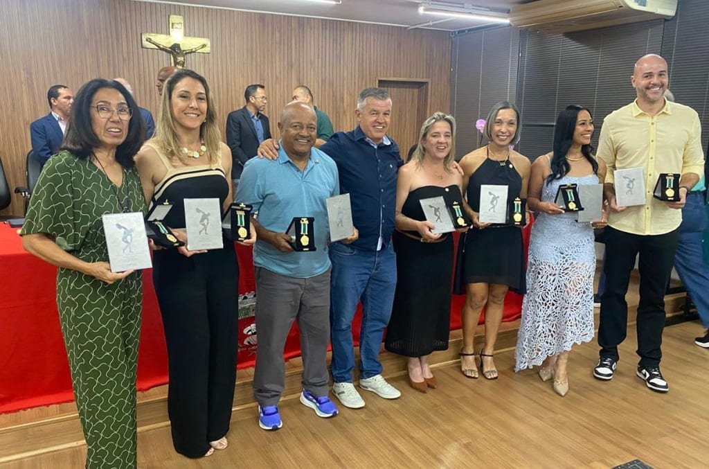 Profissionais da Semepp recebem homenagem do CREF na Câmara