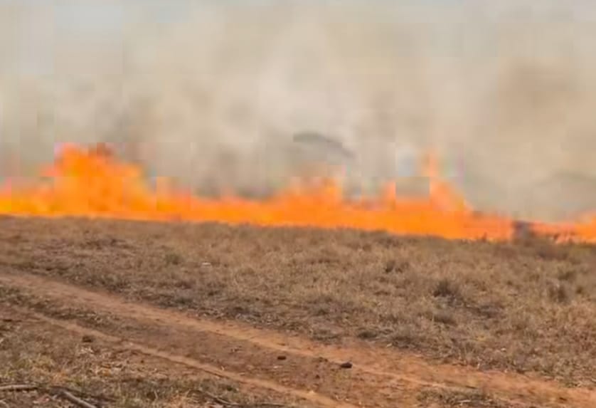 Incêndio mobiliza bombeiros e helicóptero Águia no bairro Ana Jacinta
