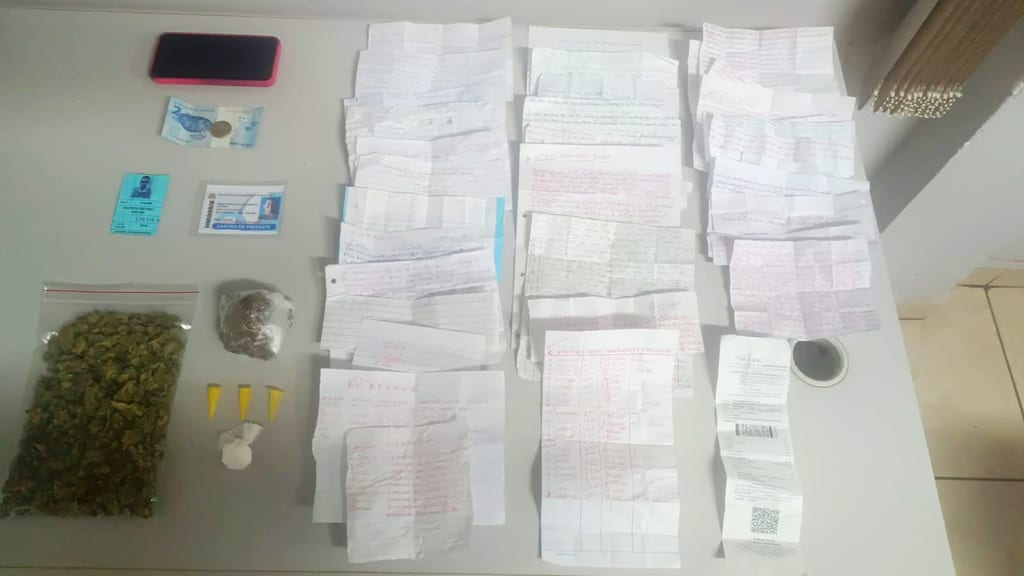 Mulher é presa com cartas ligadas ao crime organizado