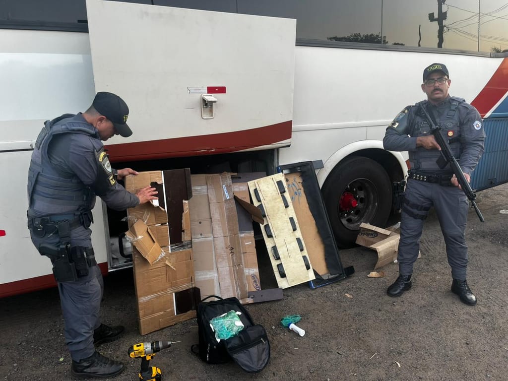 Bolivianos são presos com maconha na Raposo Tavares