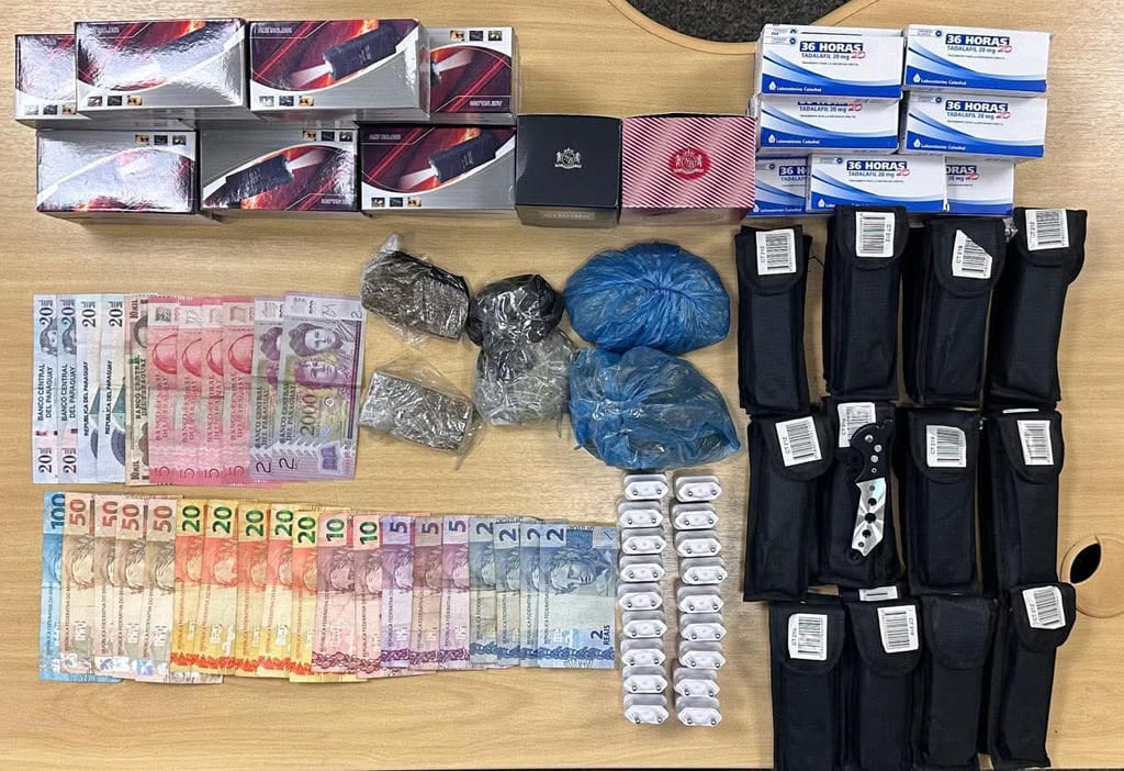 Idoso é preso com drogas, armas e contrabando em Prudente