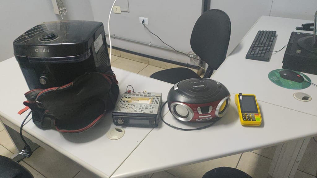 Rapaz com 23 anos de pena e preso furtando