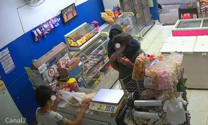 Homem armado com faca assalta padaria no Humberto Salvador e é preso em Presidente Prudente