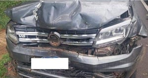 Colisão entre três veículos interdita alça da Raposo Tavares no km 567, em Prudente