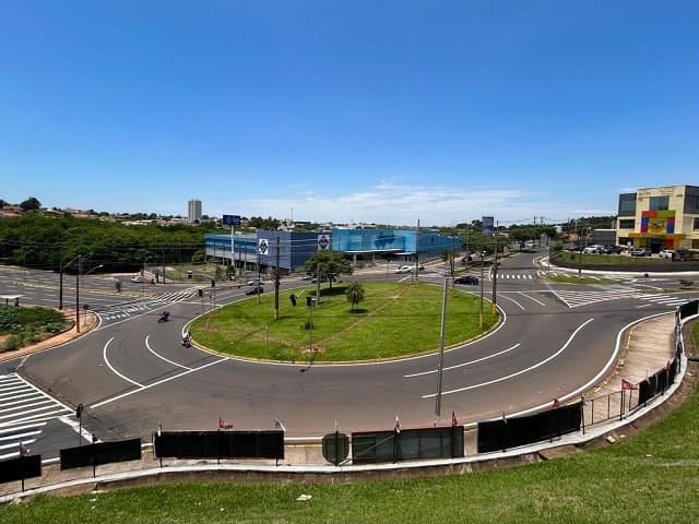 Semáforos da rotatória do Sam’s Club/Muffato Max entram em manutenção e operam em intermitência até dia 25