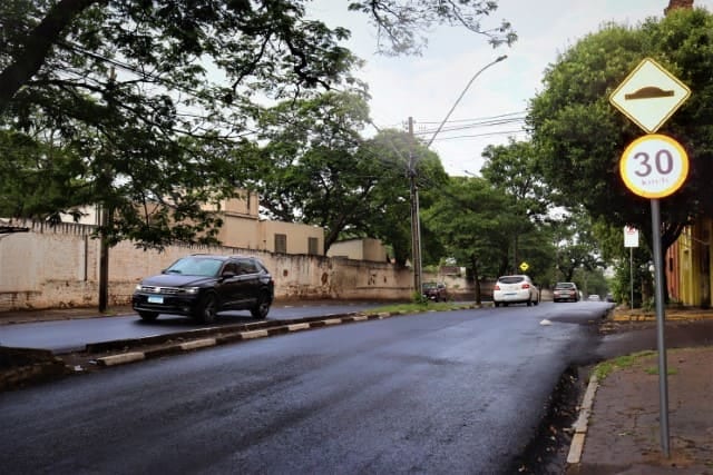 Avenida da Saudade é recapeada; pintura da sinalização começa nos próximos dias