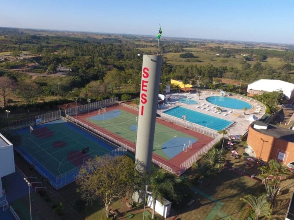 Incêndio na Vila Furquim leva SESI Prudente a planejar transferência de aulas para a Toledo