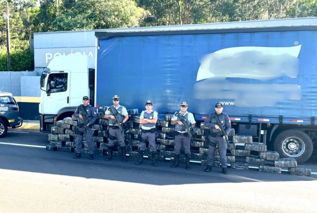 Polícia intercepta caminhão com 1,5 tonelada de maconha e prende motorista em Prudente