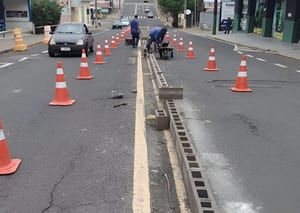 Prefeitura de Prudente inicia instalação de gradil de proteção em frente ao Bom Prato