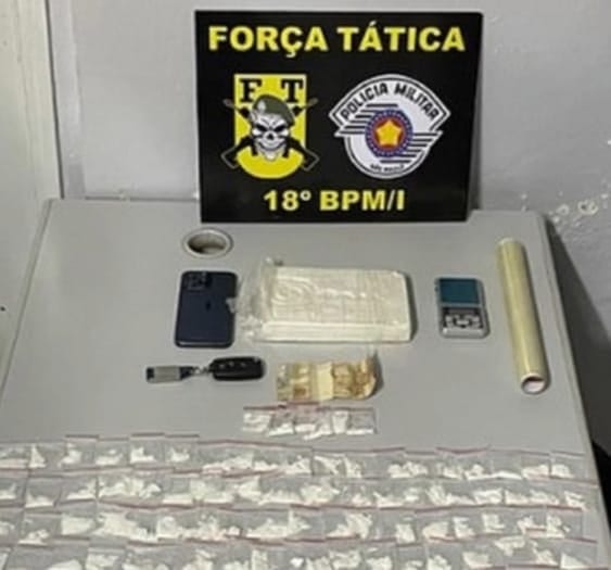 Força Tática prende suspeito com cocaína e materiais de preparo na Vila Marcondes