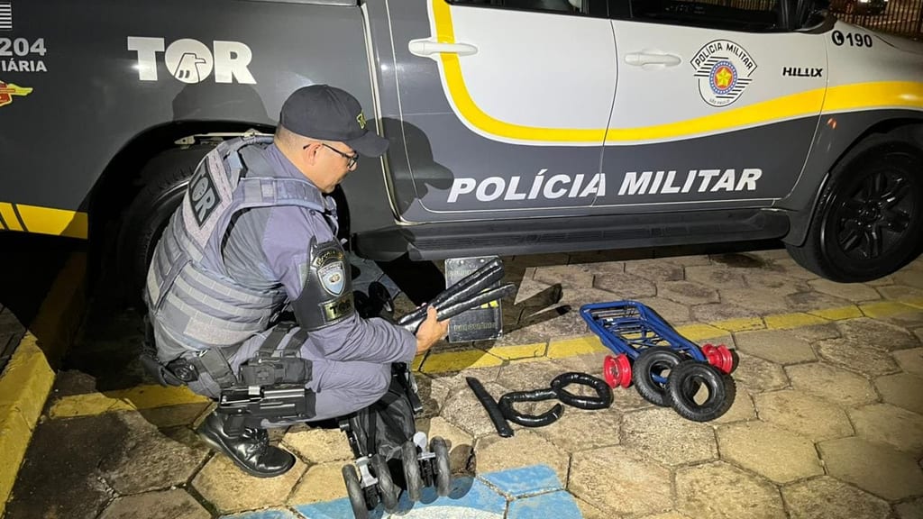 Polícia Rodoviária flagra 2,2 kg de cocaína escondidos em carrinho de bebê e prende passageira