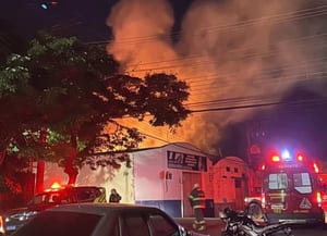 Incêndio destrói barracão; quarteirão foi isolado por risco de explosão em  Prudente