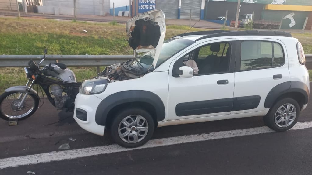 Colisão traseira mata motociclista; motorista foge sem prestar socorro e é procurado pela polícia