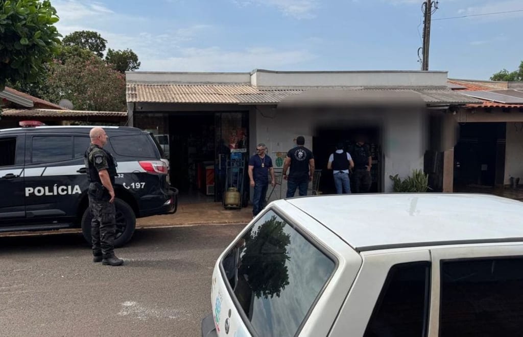 Açougue clandestino é alvo de operação da Polícia; carne estragada é apreendida e comerciante é preso