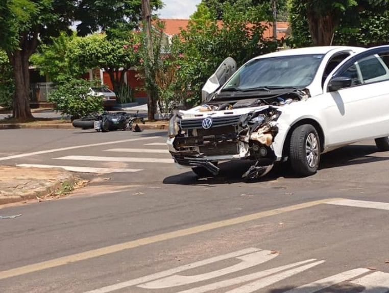 Impacto Chocante: Motociclista é arremessado após batida com carro em Martinópolis
