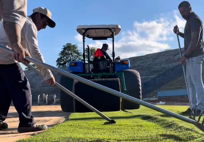 Prudentão inicia plantio do novo gramado e avança em modernização do estádio