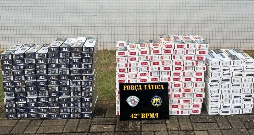 Força Tática prende mulher com 240 pacotes de cigarros contrabandeados em ônibus interestadual